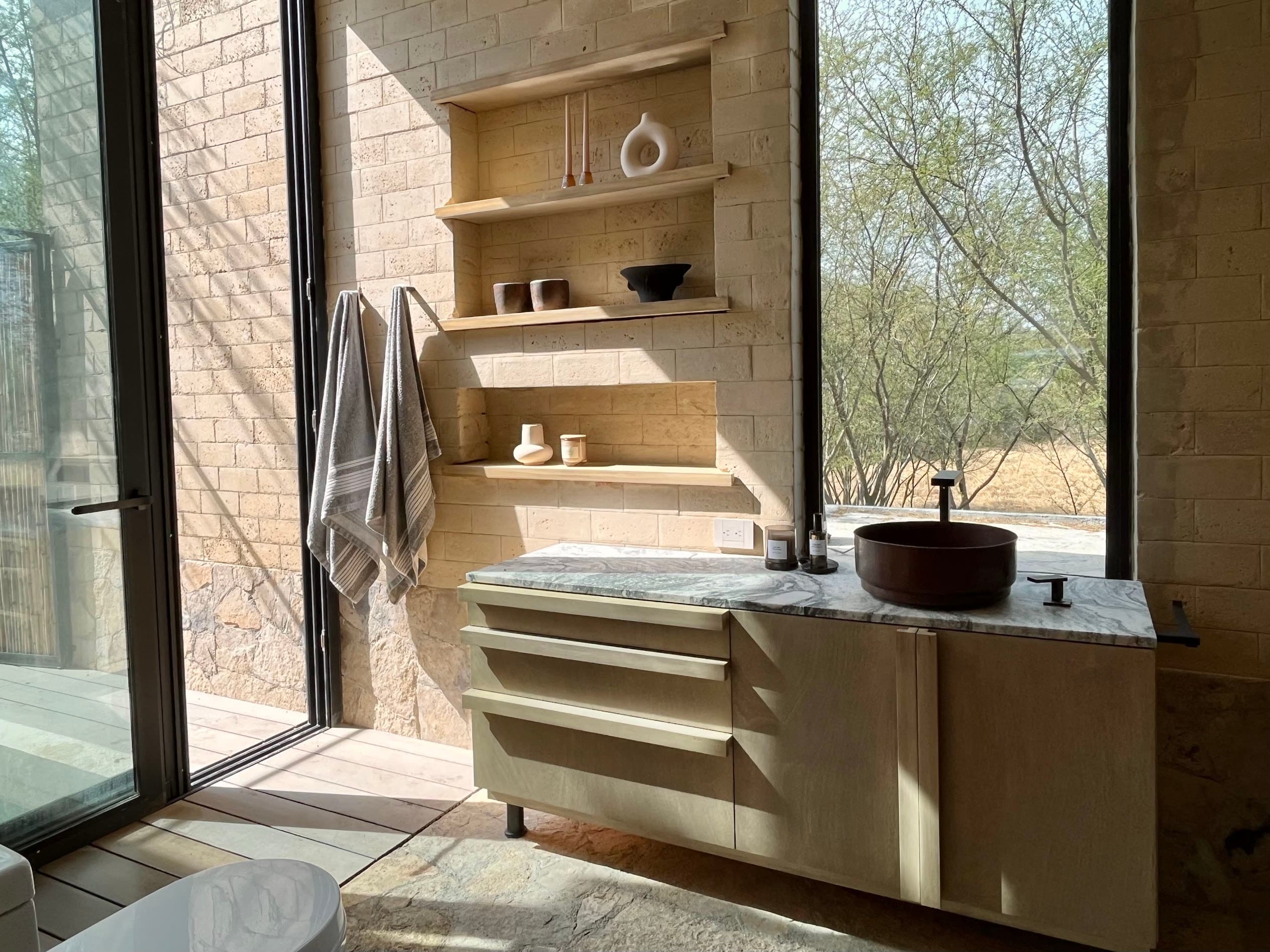 Baño en BTC y madera